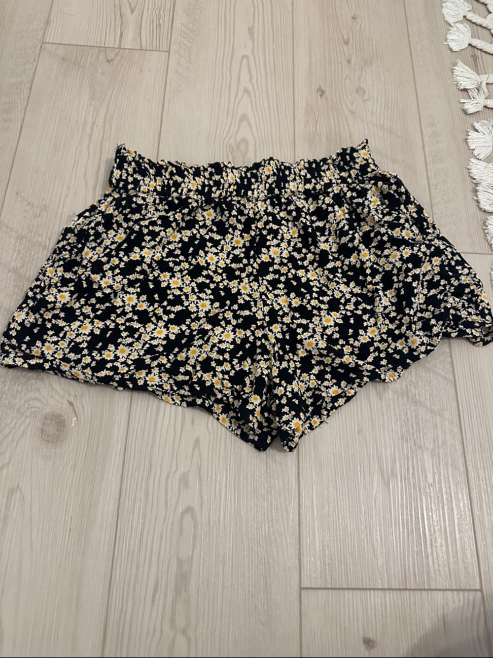 Flowy Women's Black Floral Daisy Print Elastic-Waist Shorts with pockets!